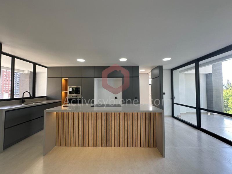 Apartamento en venta Antioquia Medellín Los Naranjos 230 m2 Habitaciones 3 Baños 5 Garajes 3 Precio $2100000000