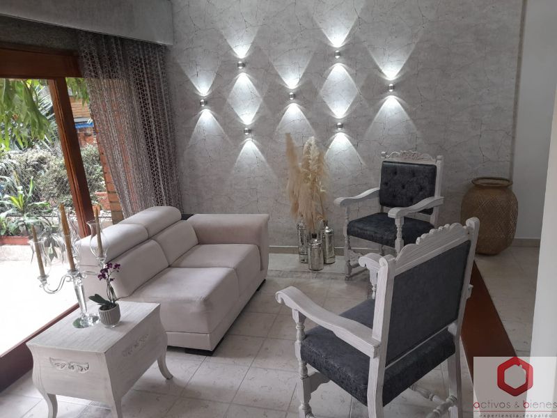 Casa en venta Antioquia Envigado La Inmaculada 210 m2 Habitaciones 5 Baños 4 Garajes 2 Precio $1100000000