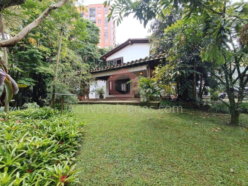 Casa en venta Antioquia Envigado La Pradera 1600 m2 Habitaciones 4 Baños 8 Garajes 9 Precio $3800000000