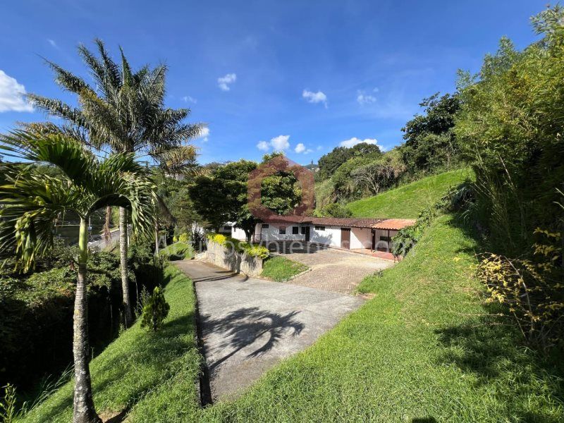 Bodega en arriendo Antioquia Envigado El Chinguí 610 m2 Habitaciones 0 Baños 3 Garajes 8 Precio $14990000