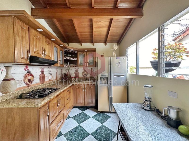 Casa en venta Antioquia Medellín Los Angeles 236 m2 Habitaciones 5 Baños 4 Garajes 1 Precio $1300000000