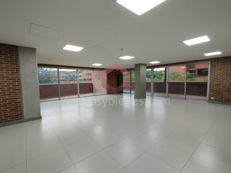 Oficina en arriendo Antioquia Medellín Castropol 98 m2 Habitaciones 0 Baños 2 Garajes 2 Precio $9937000