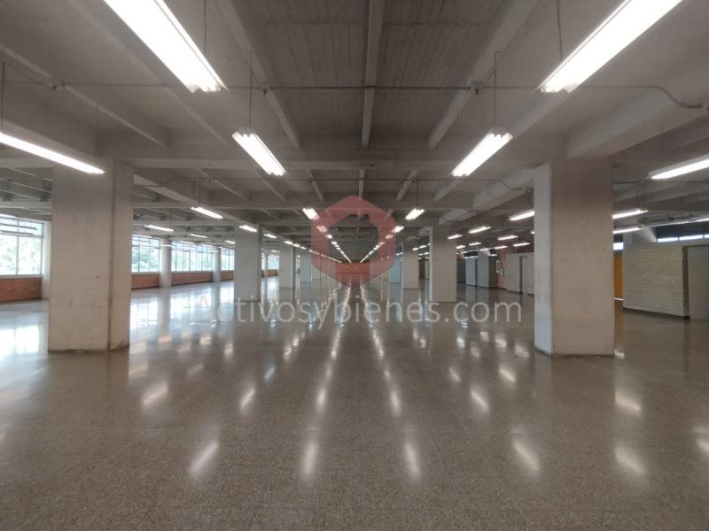 Oficina en arriendo Antioquia Medellín Bermejal- Los Alamos 757 m2 Habitaciones 0 Baños 2 Garajes 3 Precio $50477600