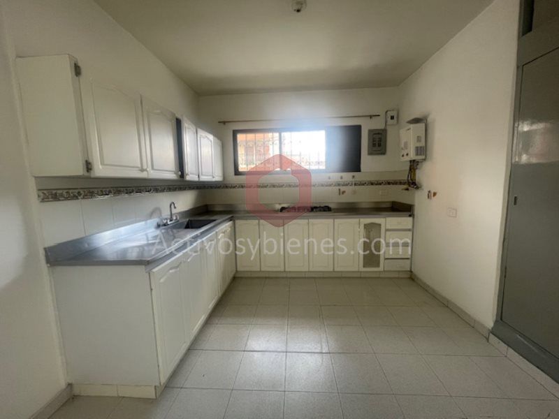 Casa en arriendo Antioquia Medellín Rosales 220 m2 Habitaciones 5 Baños 3 Garajes 0 Precio $3800000
