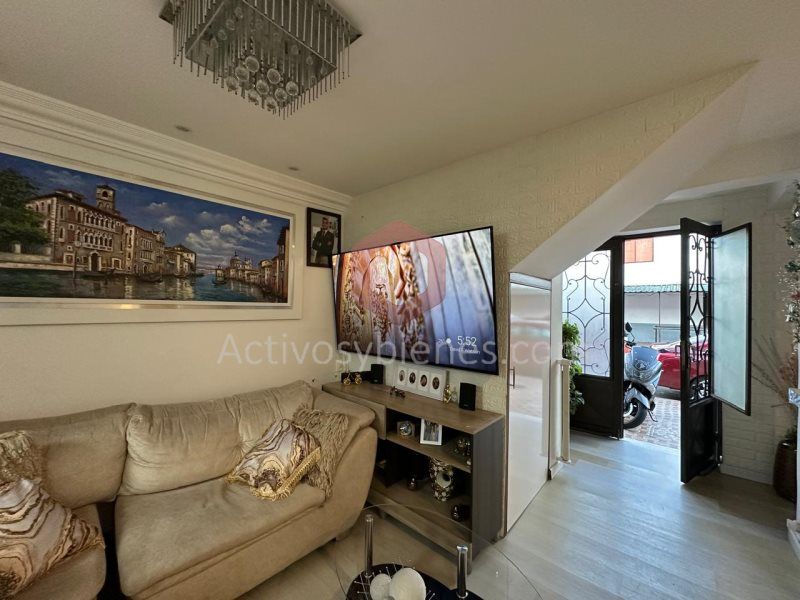 Casa en venta Antioquia Medellín San Bernardo 105 m2 Habitaciones 5 Baños 4 Garajes 1 Precio $540000000