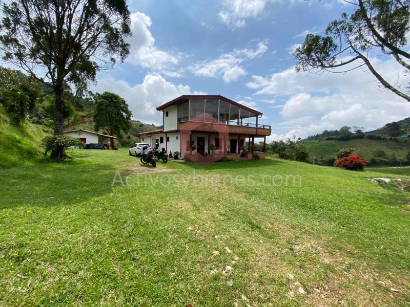 Finca en venta Antioquia El Retiro El Retiro 230400 m2 Habitaciones 4 Baños 4 Garajes 0 Precio $4000000000