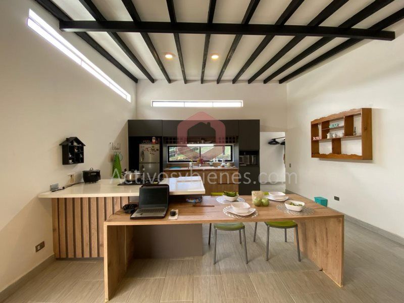 Casa en venta Antioquia Marinilla Vereda Las Mercedes 3333 m2 Habitaciones 2 Baños 2 Garajes 2 Precio $950000000