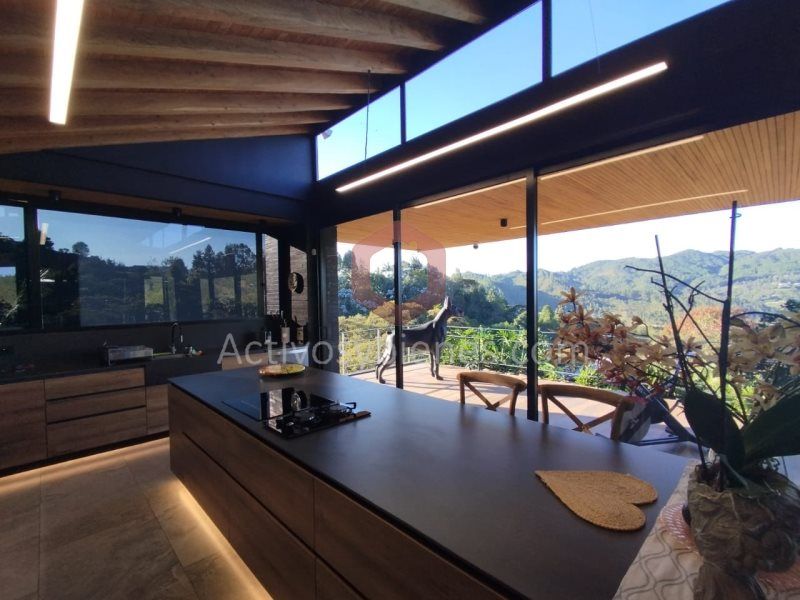 Casa en venta Antioquia Rionegro El Porvenir 5400 m2 Habitaciones 2 Baños 4 Garajes 2 Precio $4000000000