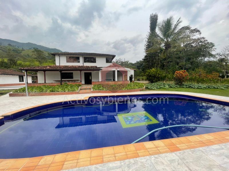 Casa en venta Antioquia Barbosa Centro 18600 m2 Habitaciones 7 Baños 8 Garajes 0 Precio $1800000000