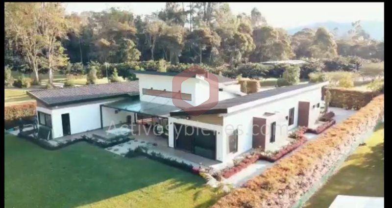 Casa en arriendo o venta Antioquia Rionegro Rionegro 2330 m2 Habitaciones 6 Baños 4 Garajes 0 Precio venta $5300000000 Precio arriendo $25000000