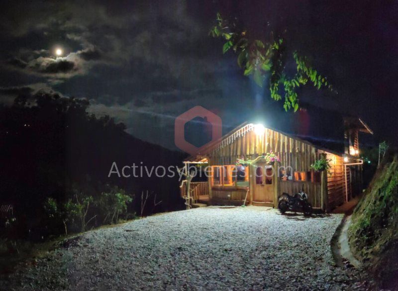 Casa en arriendo o venta Antioquia Cocorná Cocorna 4083 m2 Habitaciones 4 Baños 3 Garajes 0 Precio venta $1300000000 Precio arriendo $6400000