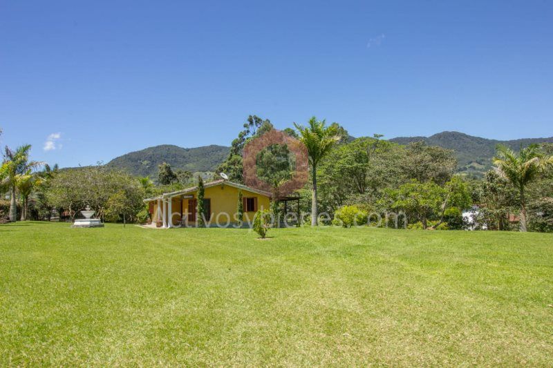 Casa en arriendo o venta Antioquia El Carmen De Viboral El Centro 5500 m2 Habitaciones 3 Baños 2 Garajes 0 Precio venta $3500000000 Precio arriendo $10000000