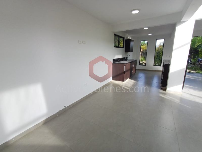 Casa en arriendo Antioquia Guarne Centro 600 m2 Habitaciones 3 Baños 4 Garajes 2 Precio $3600000