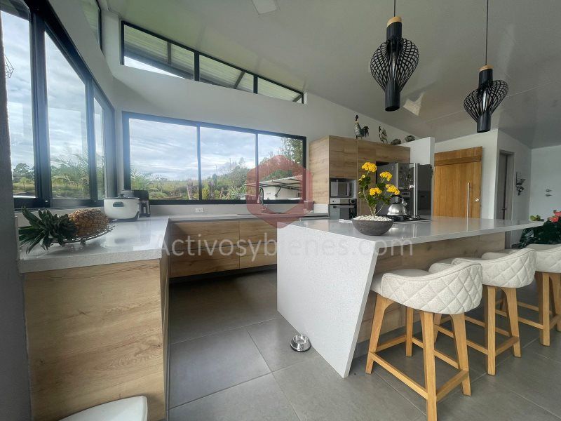 Casa en venta Antioquia El Carmen De Viboral Vereda Cristo Rey 3200 m2 Habitaciones 3 Baños 5 Garajes 3 Precio $1500000000