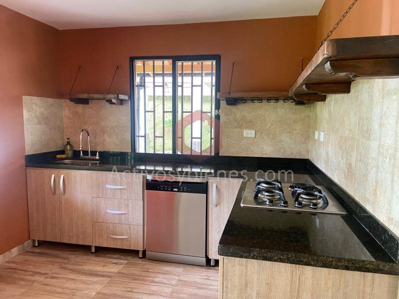 Casa en arriendo Antioquia Guarne Centro 2000 m2 Habitaciones 3 Baños 2 Garajes 2 Precio $5900000