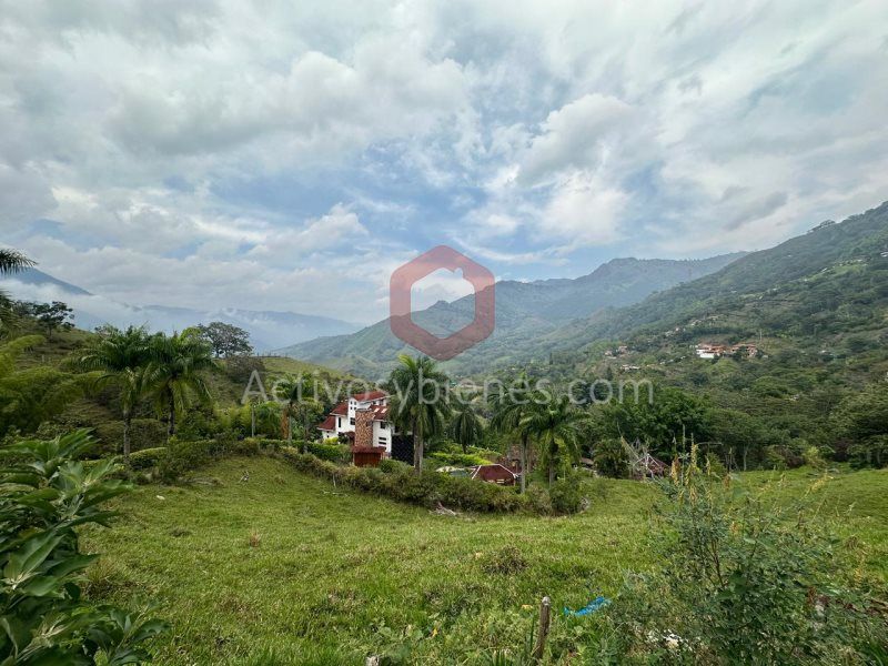 Lote en venta Antioquia Barbosa Centro 200 m2 Habitaciones 0 Baños 2 Garajes 6 Precio $1300000000