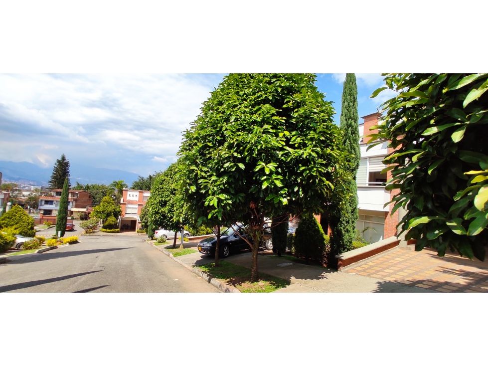 Casa en venta Antioquia Envigado Uribe Ángel 187 m2 Habitaciones 5 Baños 4 Garajes 2 Precio $940000000