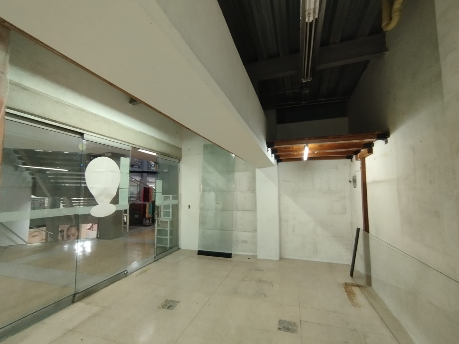 Local en arriendo Antioquia Medellín Guayaquil 18 m2 Habitaciones 0 Baños 0 Garajes 0 Precio $3100000