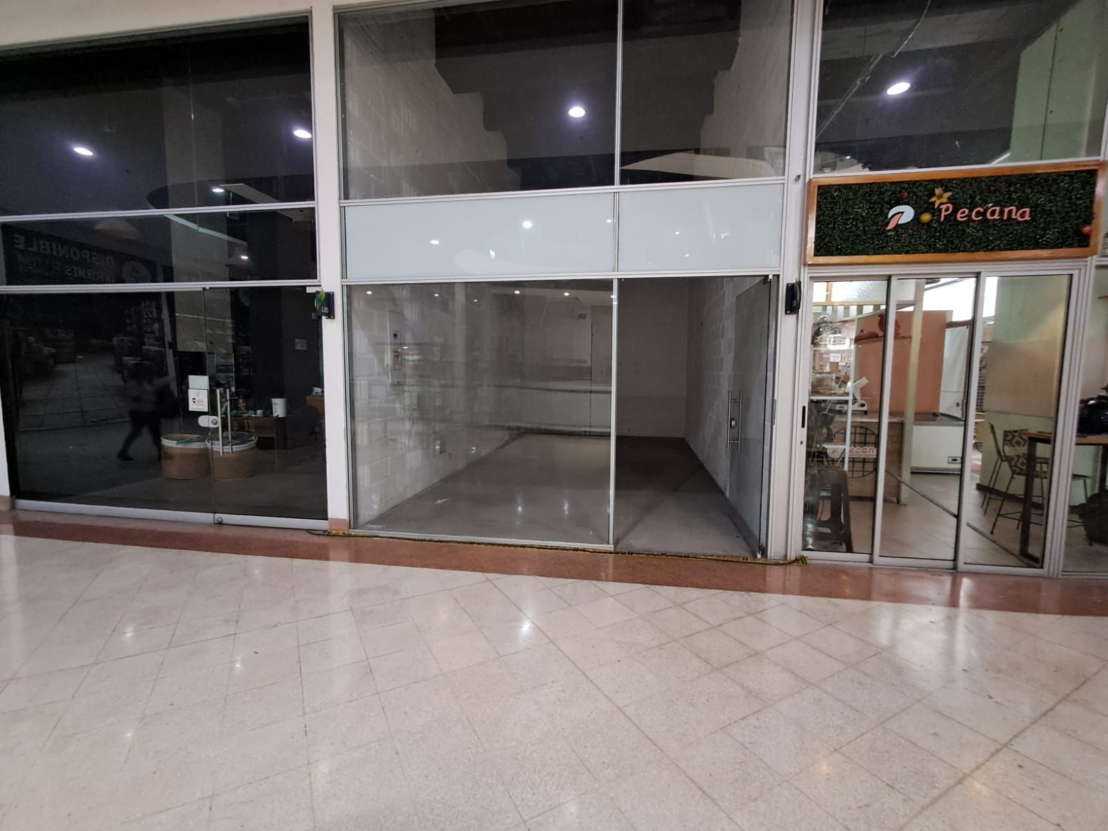 Local en arriendo Antioquia Itagüí Centro 25 m2 Habitaciones 0 Baños 0 Garajes 0 Precio $2800000