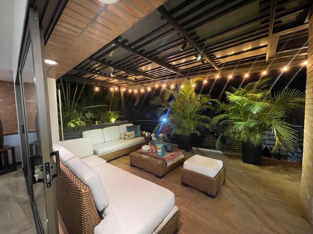 Casa en venta Antioquia Envigado Mont Juic 330 m2 Habitaciones 4 Baños 6 Garajes 2 Precio $2100000000