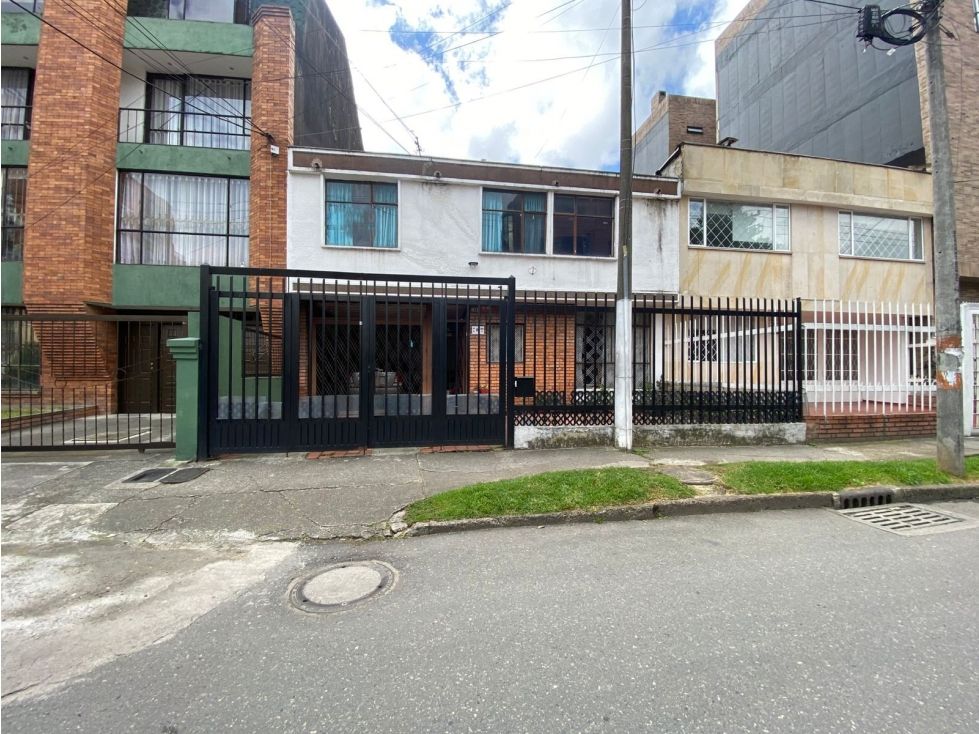 Casa en venta Cundinamarca Bogotá Campin Occidental 240 m2 Habitaciones 5 Baños 2 Garajes 3 Precio $1300000000