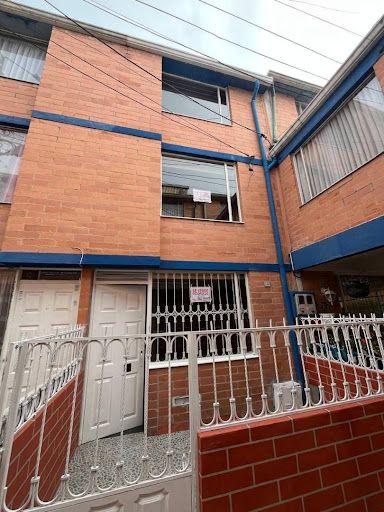 Casa en venta Cundinamarca Bogotá Los Pantanos 64 m2 Habitaciones 4 Baños 2 Garajes 0 Precio $240000000