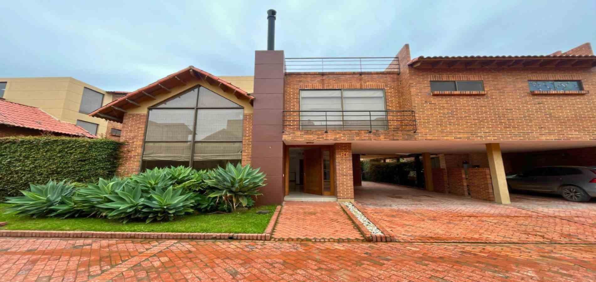 Casa en venta Cundinamarca Chía Br Santa Cecilia V 327 m2 Habitaciones 4 Baños 6 Garajes 4 Precio $1200000000