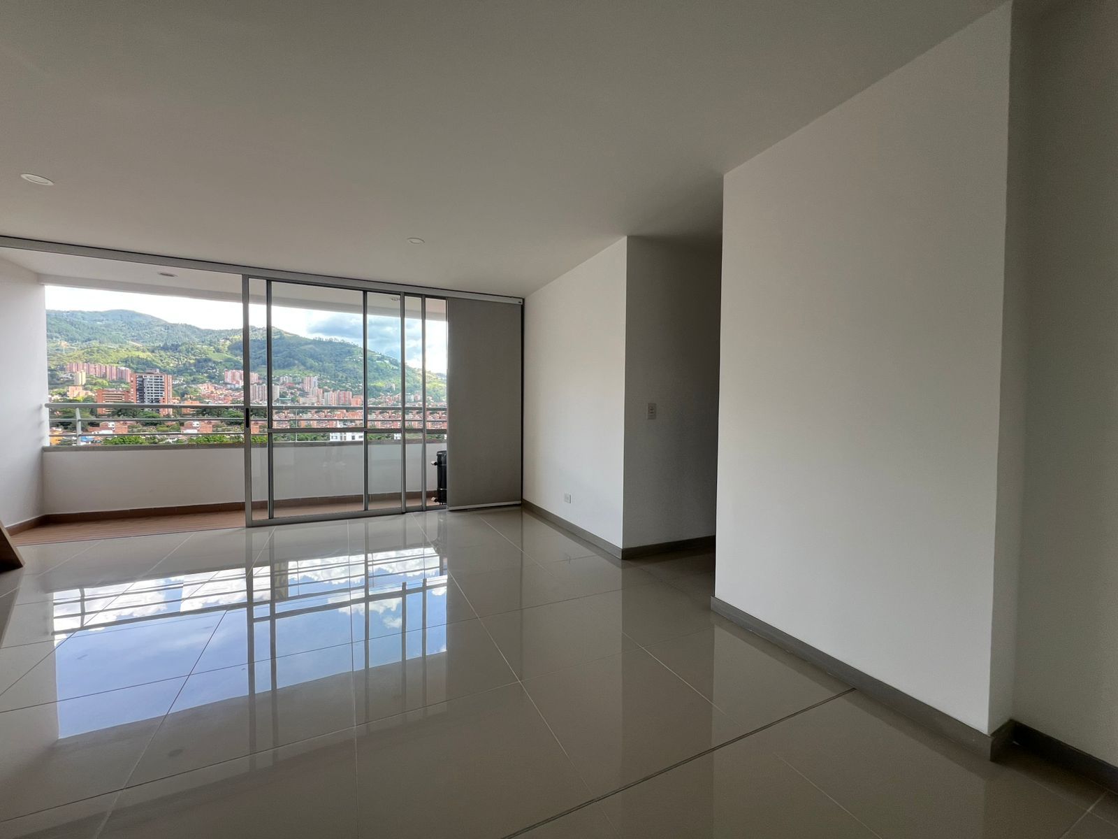Apartamento en arriendo o venta Antioquia Envigado La Pradera 78 m2 Habitaciones 3 Baños 2 Garajes 1 Precio venta $520000000 Precio arriendo $3450000