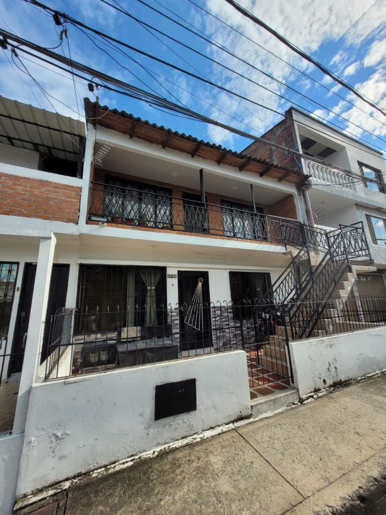 Casa en venta Valle Del Cauca Cali Panamericano 93 m2 Habitaciones 8 Baños 4 Garajes 1 Precio $675000000
