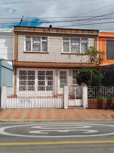 Casa en venta Cundinamarca Bogotá Ciudad Jardín Sur 269 m2 Habitaciones 7 Baños 4 Garajes 1 Precio $670000000