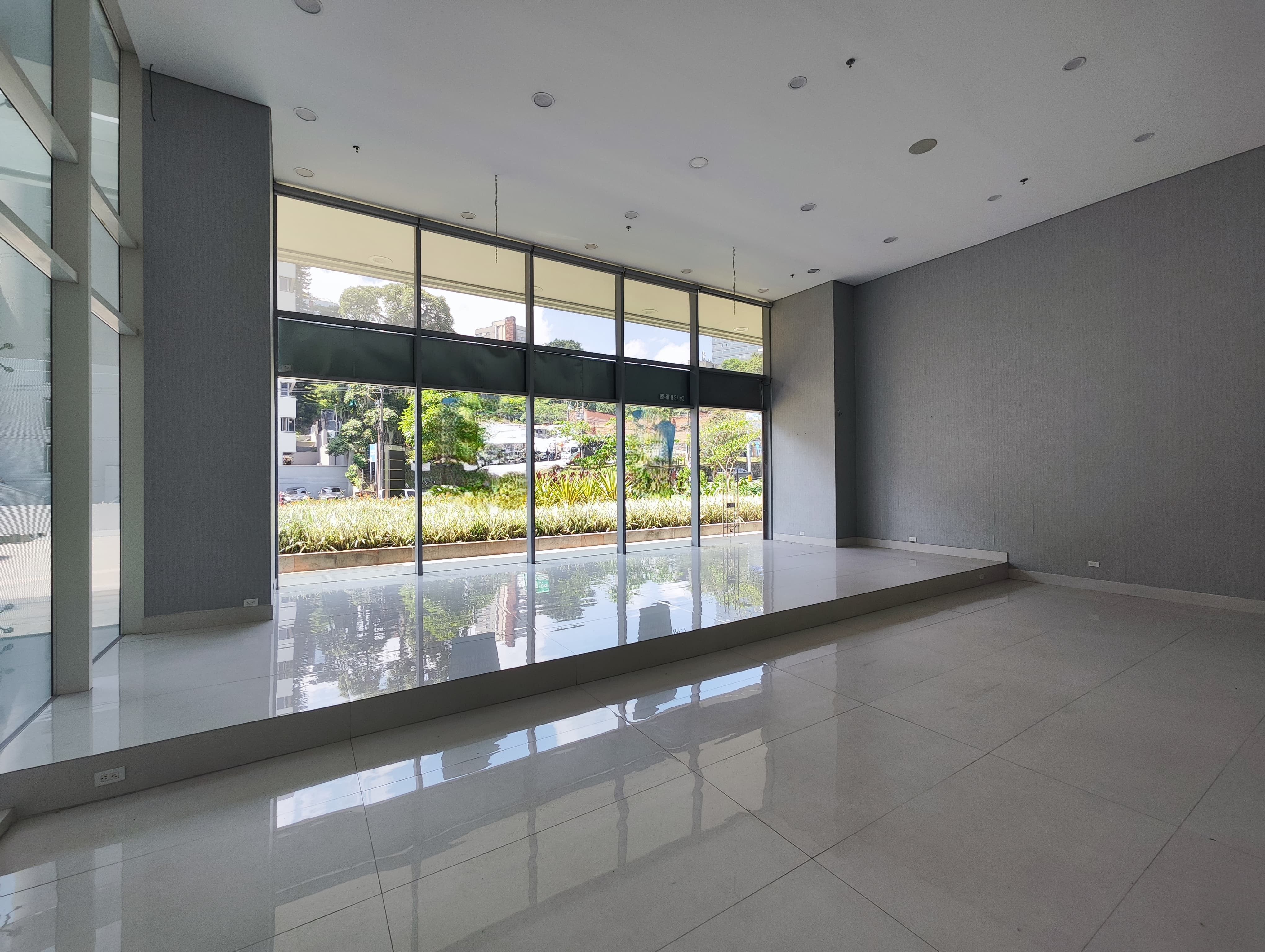 Local en arriendo Antioquia Medellín Villa Carlota 262 m2 Habitaciones 0 Baños 0 Garajes 4 Precio $35000000