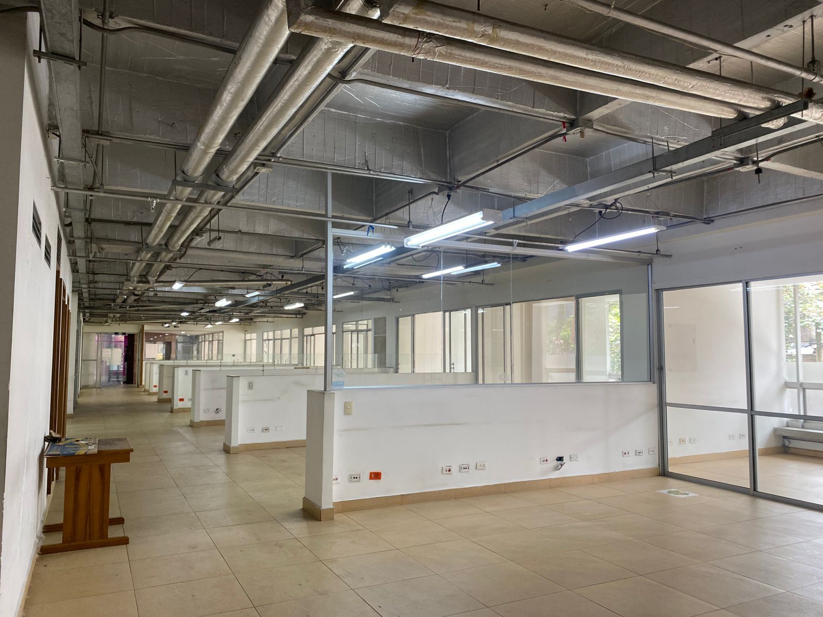 Oficina en arriendo o venta Antioquia Sabaneta Bellavista 480 m2 Habitaciones 0 Baños 6 Garajes 0 Precio venta $4000000000 Precio arriendo $21000000