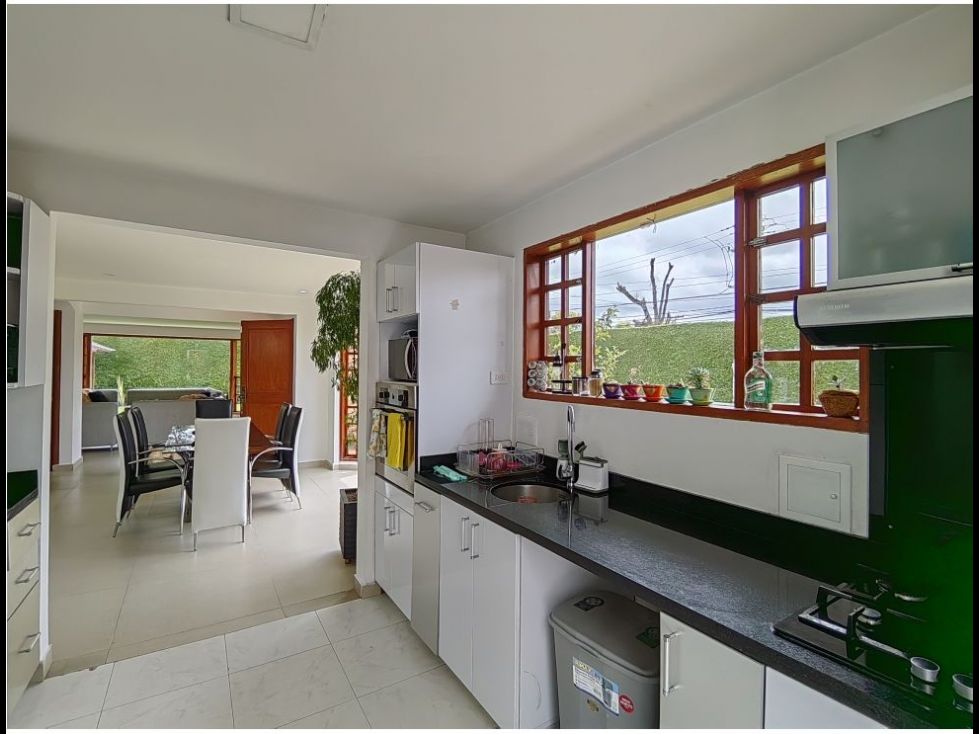 Casa en venta Cundinamarca Bogotá San José De Bavaria 200 m2 Habitaciones 3 Baños 3 Garajes 4 Precio $1650000000