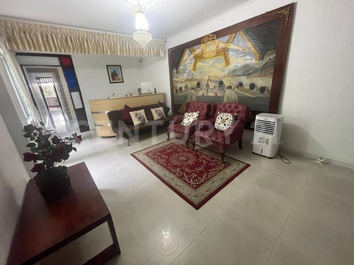 Casa en arriendo Valle Del Cauca Cali Versalles 400 m2 Habitaciones 9 Baños 7 Garajes 4 Precio $8400000