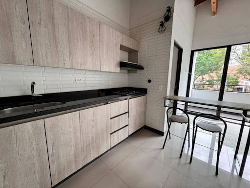 Apartamento en arriendo Antioquia Medellín Loma De Los Bernal 80 m2 Habitaciones 3 Baños 2 Garajes 0 Precio $2700000