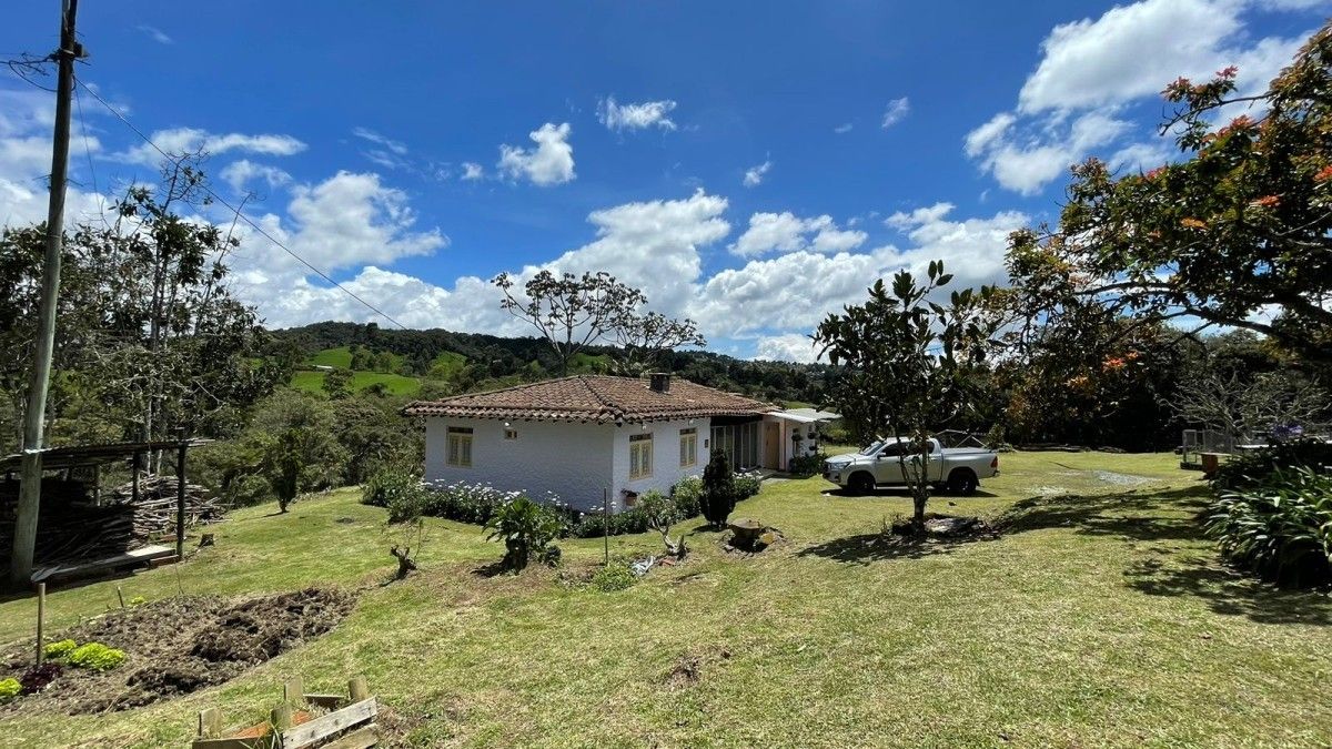 Finca en venta Antioquia Medellín Alto De Misael 34000 m2 Habitaciones 3 Baños 2 Garajes 2 Precio $2200000000