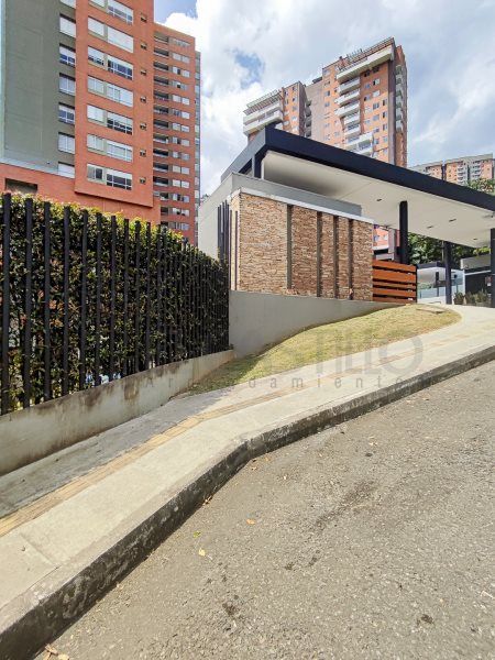 Apartamento en arriendo Antioquia Envigado Loma Del Barro 83 m2 Habitaciones 3 Baños 2 Garajes 1 Precio $3600000
