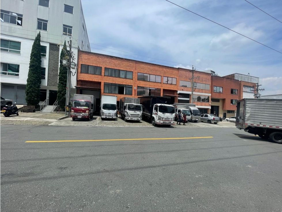 Bodega en arriendo Antioquia Envigado Primavera 430 m2 Habitaciones 0 Baños 4 Garajes 6 Precio $17300000