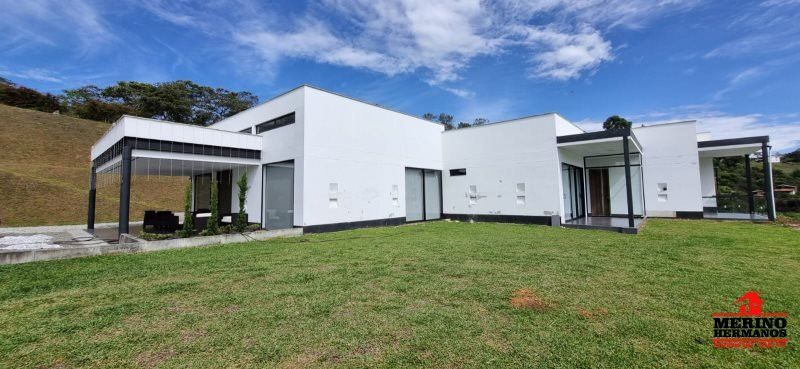 Casa en arriendo Antioquia Rionegro San Antonio 500 m2 Habitaciones 3 Baños 4 Garajes 1 Precio $12000000