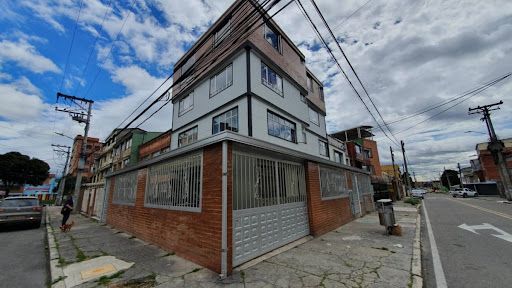Casa en venta Cundinamarca Bogotá Ciudad Jardín Sur 480 m2 Habitaciones 12 Baños 6 Garajes 4 Precio $1330000000