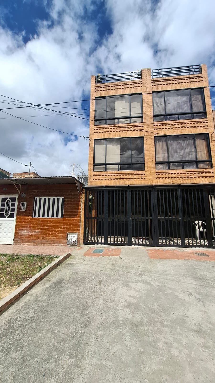Casa en arriendo Cundinamarca Bogotá Garces Navas 200 m2 Habitaciones 4 Baños 3 Garajes 1 Precio $3200000