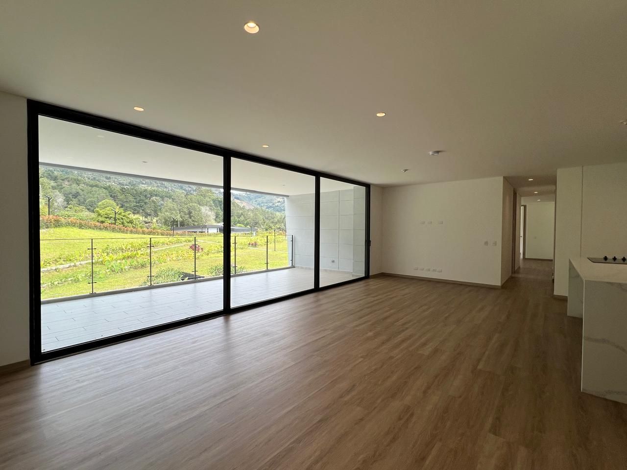 Apartamento en arriendo o venta Antioquia Rionegro Ub Pietra Santa Et Iv 212 m2 Habitaciones 3 Baños 3 Garajes 4 Precio venta $2250000000 Precio arriendo $11600000