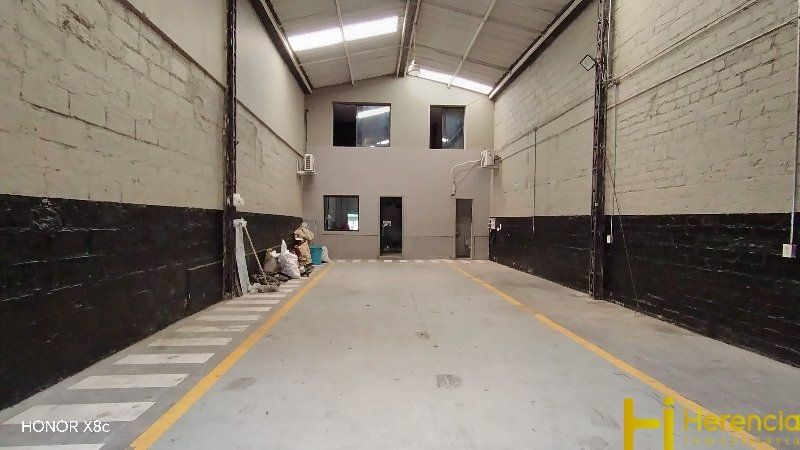Bodega en arriendo Antioquia Medellín Moravia 120 m2 Habitaciones 0 Baños 2 Garajes 0 Precio $8000000