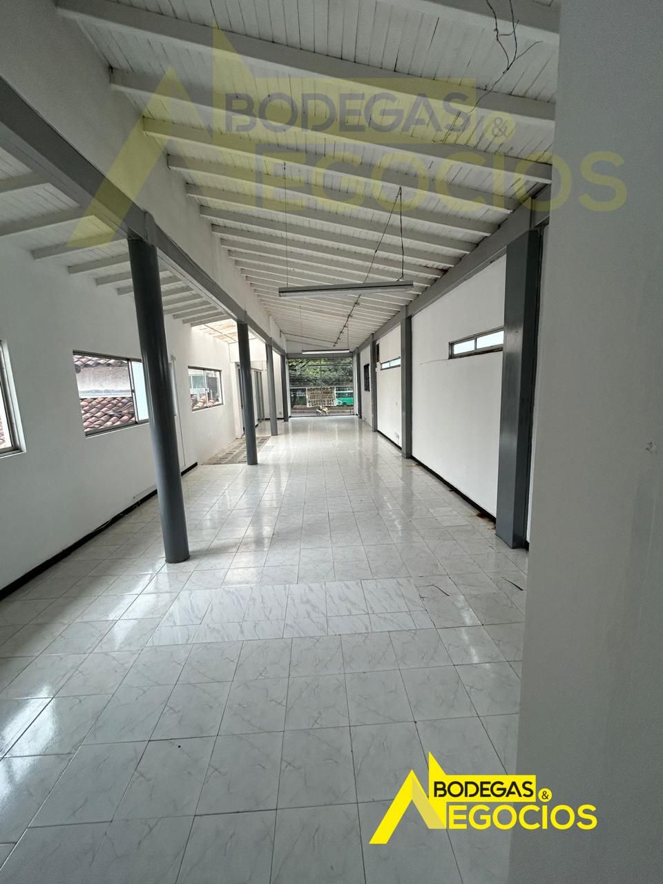 Local en venta Antioquia Medellín Manila 537 m2 Habitaciones 0 Baños 5 Garajes 0 Precio $3700000000