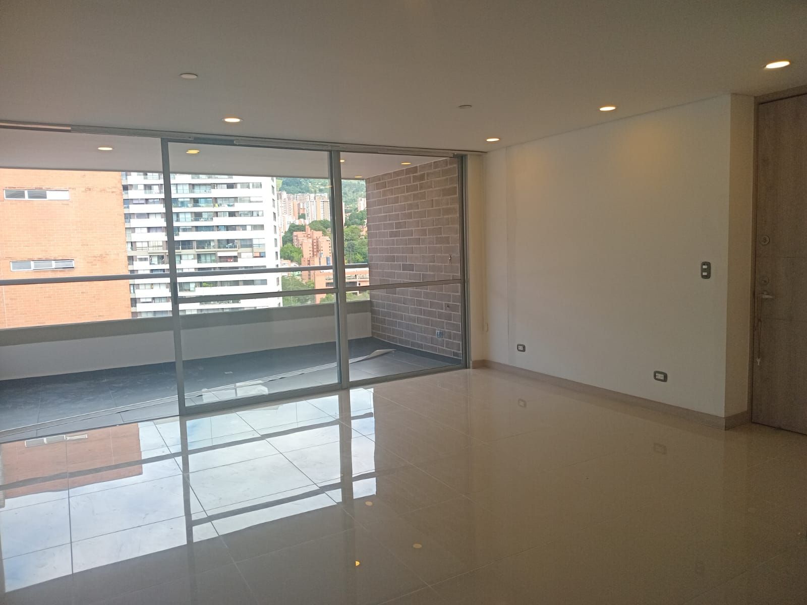 Apartamento en arriendo Antioquia Envigado Bosques De Zúñiga 120 m2 Habitaciones 3 Baños 3 Garajes 2 Precio $5000000