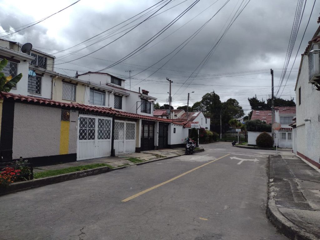 Casa en venta Cundinamarca Bogotá Villa Del Prado 200 m2 Habitaciones 5 Baños 3 Garajes 1 Precio $785000000