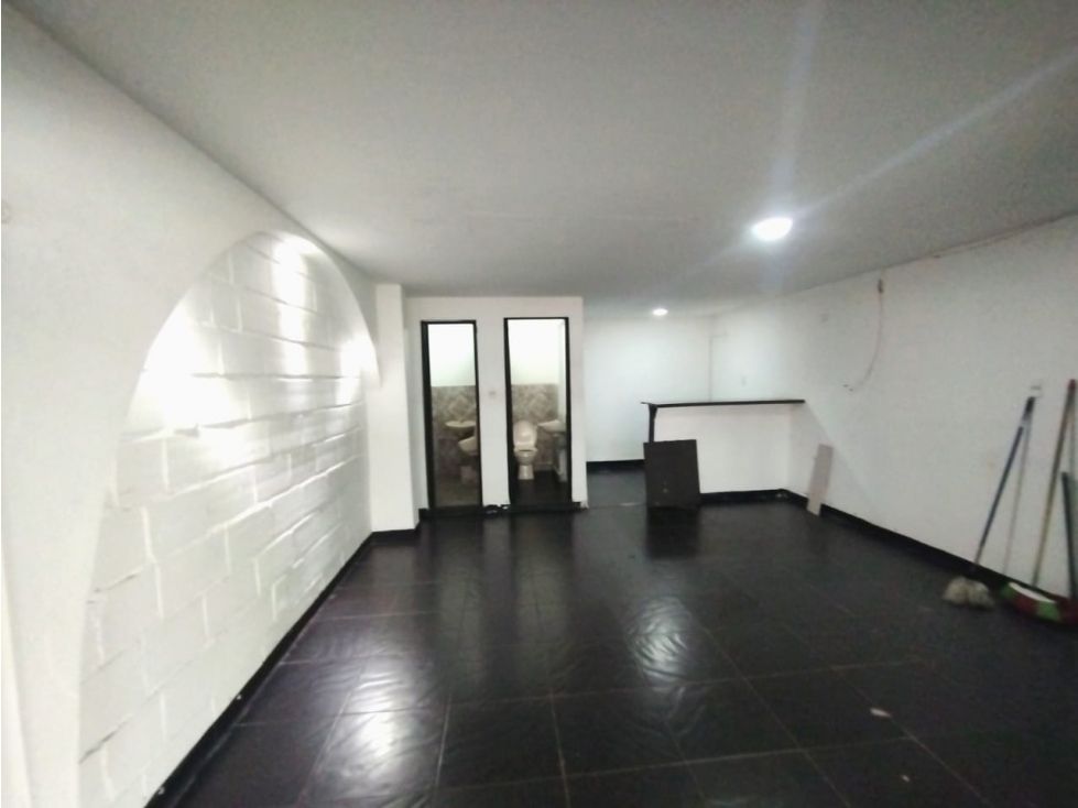 Local en arriendo Antioquia Medellín Los Conquistadores 25 m2 Habitaciones 0 Baños 2 Garajes 0 Precio $1600000