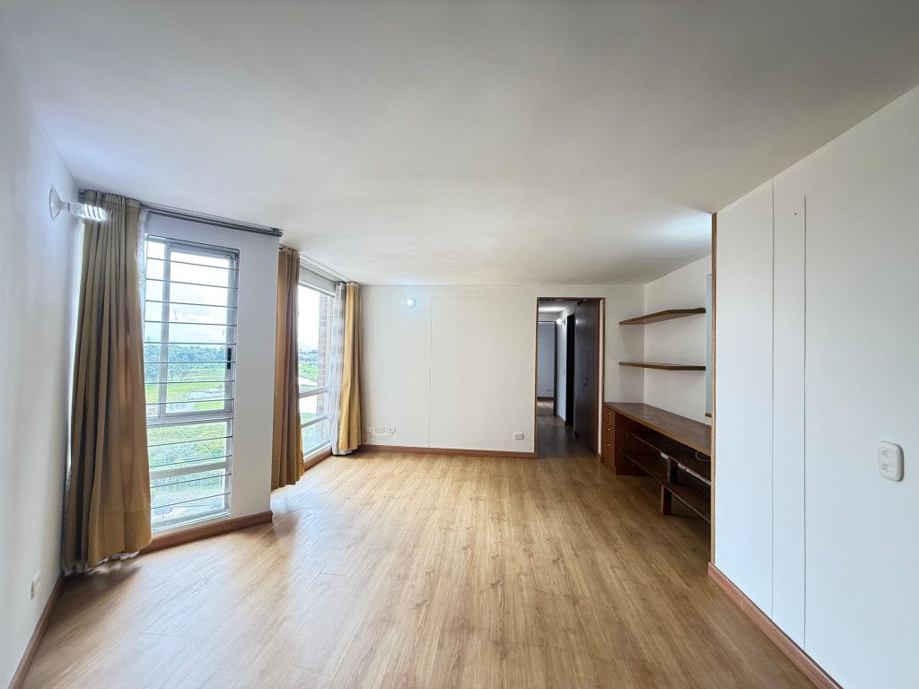 Apartamento en venta Cundinamarca Bogotá El Dorado 60 m2 Habitaciones 3 Baños 2 Garajes 1 Precio $310000000