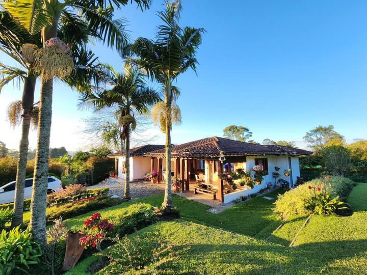 Casa en venta Antioquia El Carmen De Viboral La Alhambra 380 m2 Habitaciones 4 Baños 3 Garajes 6 Precio $1300000000