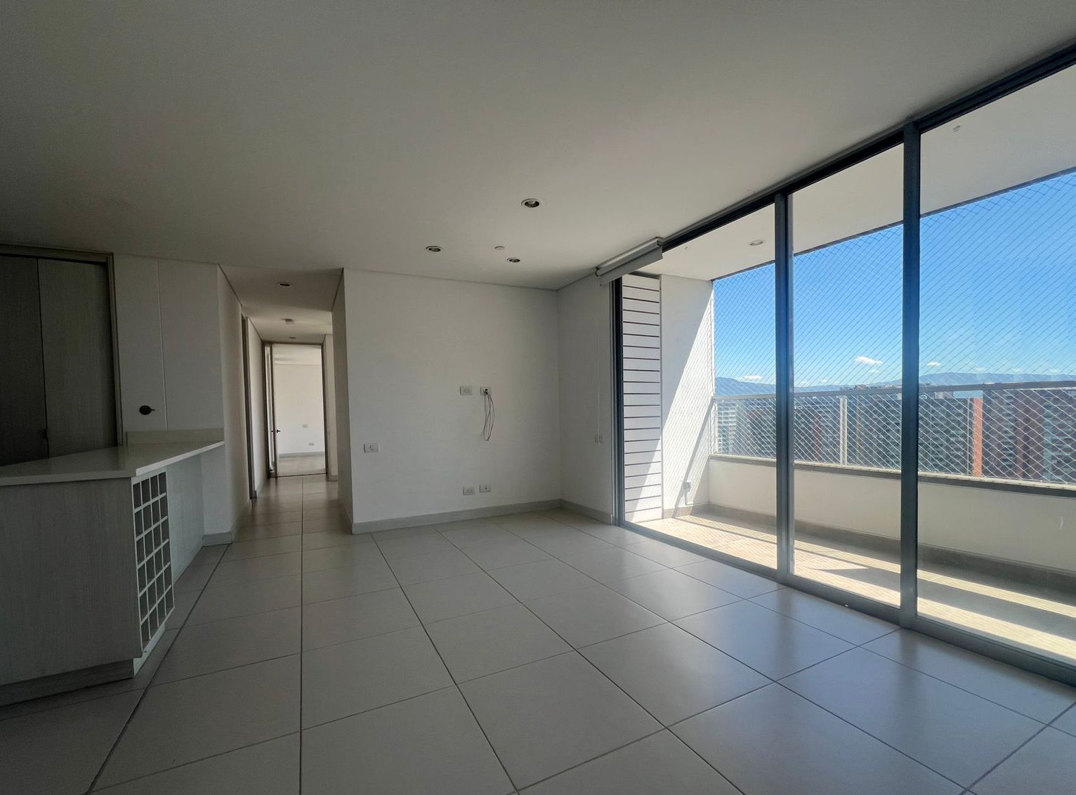 Apartamento en arriendo Antioquia Envigado El Esmeraldal 96 m2 Habitaciones 3 Baños 2 Garajes 2 Precio $5250000